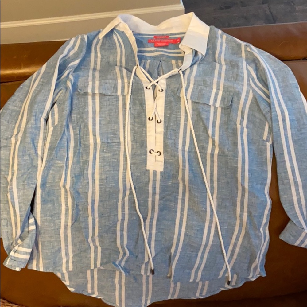 Island company pirate top
